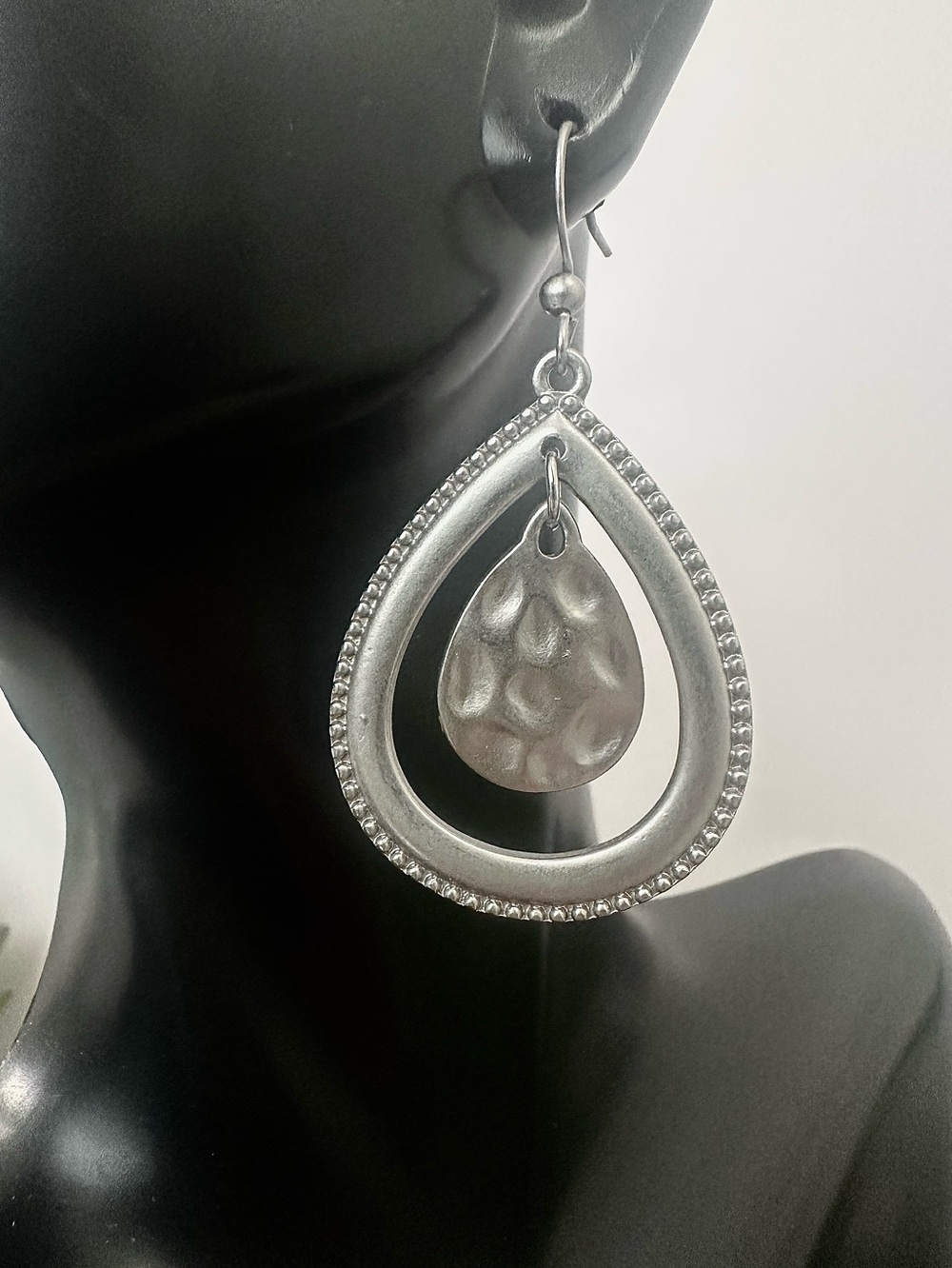 🩶Brushed Silver Tone Teardrop Dangle Earrings
